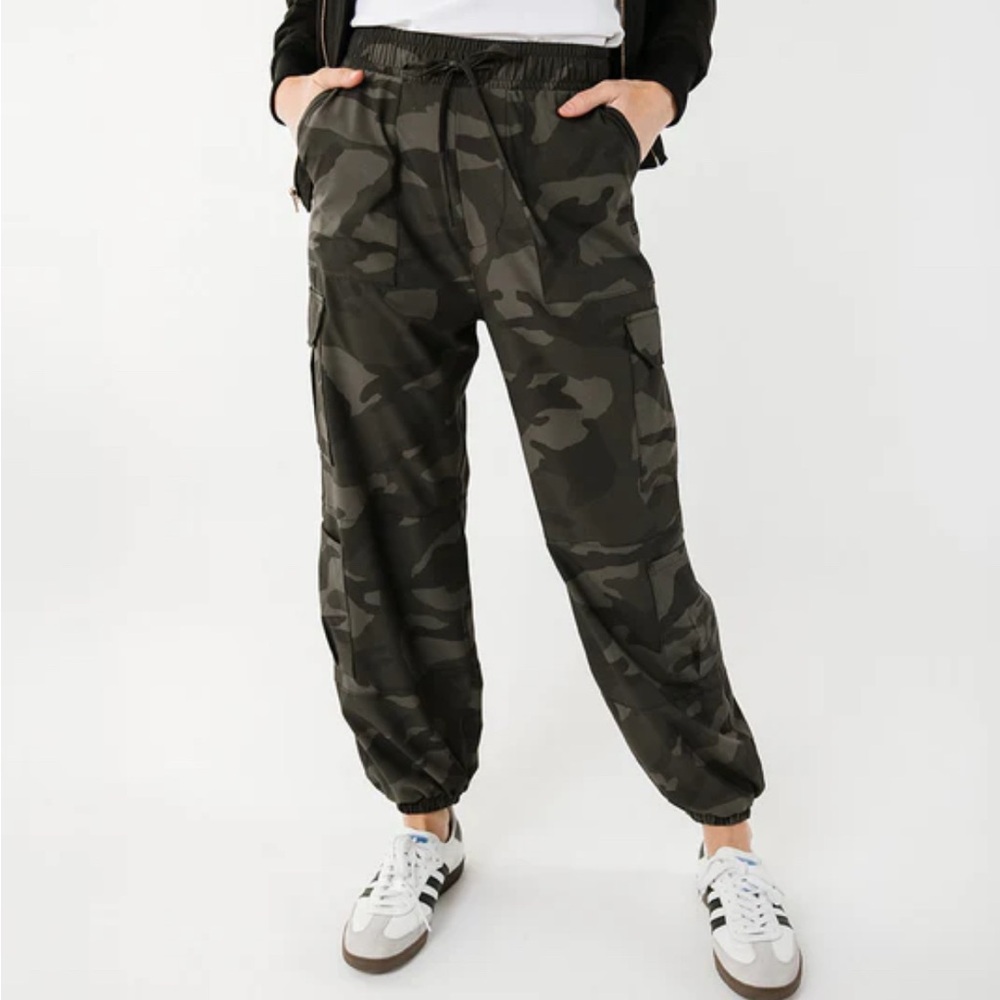 Women's Camouflage Jogger Pants